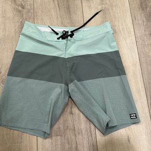 Billabong Boys Swim Trunks Size 28 New With no Tags